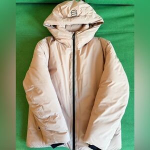 Aritzia Super Puff O2 Premium 700 Down Filled Water Proof Jacket